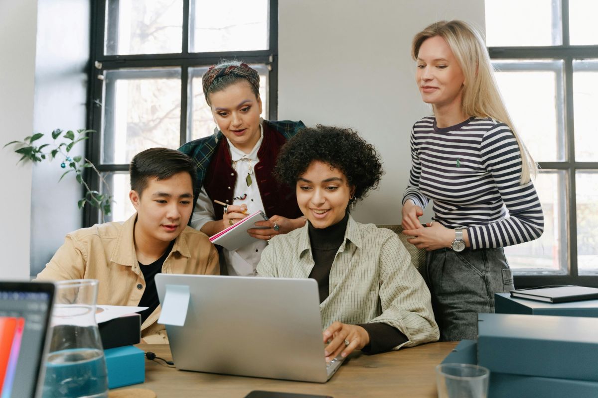 Why CX Alignment Breaks Down Between Sales and Support Teams