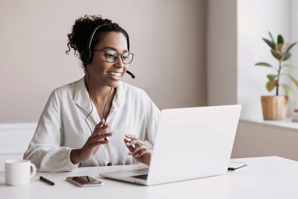 Why Nearshore Teams Solve Spanish-Speaking Customer Support More Effectively
